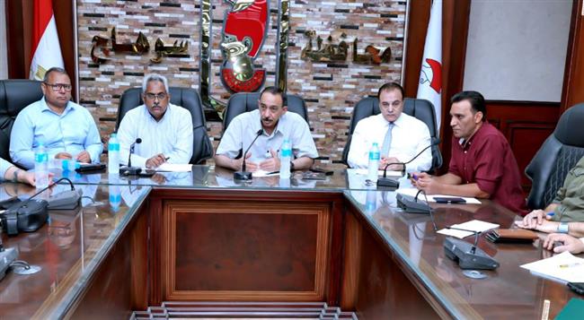 محافظ سوهاج يوجه بسرعة إنهاء طلبات التقنين