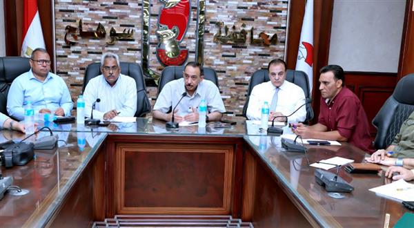 محافظ سوهاج يوجه بسرعة إنهاء طلبات التقنين