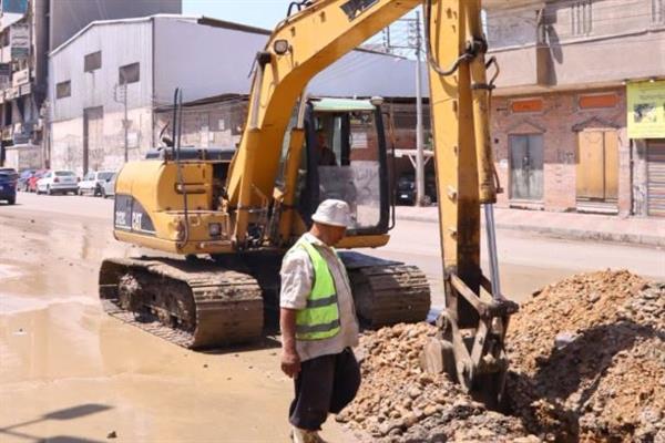 محافظ دمياط يتابع الأعمال الجارية لشركة مياه الشرب بمنطقة الشهابية