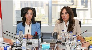 وزيرة الإسكان ومحافظ البحيرة يستعرضان موقف مشروعات مياه الشرب والصرف الصحي