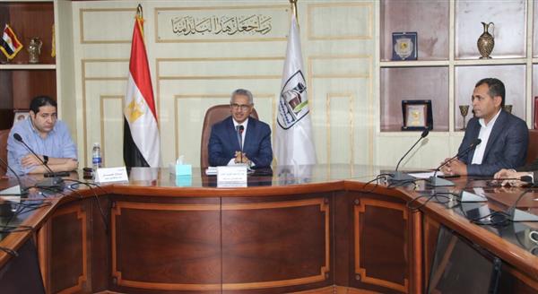 محافظ بني سويف يبحث مع لجنة «الإسكان» إجراءات رفع كفاءة منظومة المرافق ببياض العرب
