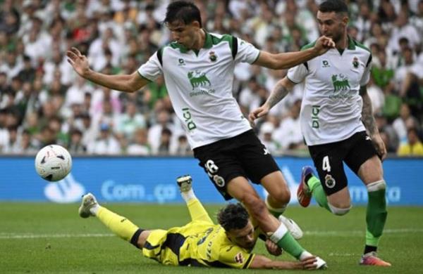 الدوري الإسباني .. فياريال يتعادل مع راسينج سانتاندير 2-2