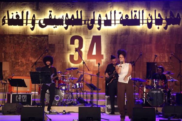 وسط أكثر من 5 آلاف مشاهد من جمهور القلعة 34.. سمر طارق تستعرض ملامح تجربتها الإبداعية
