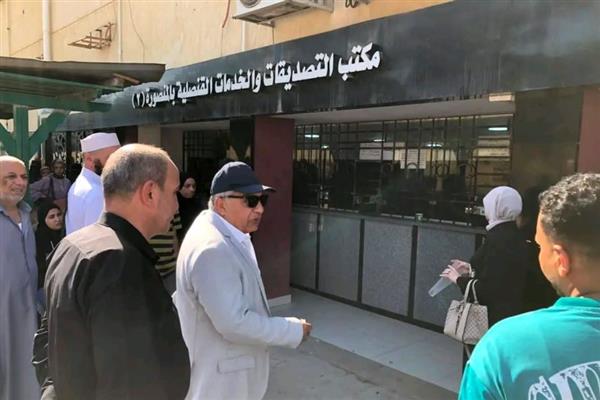محافظ الدقهلية يتفقد مكتب توثيق الخارجية بحديقة شجرة الدر بالمنصورة