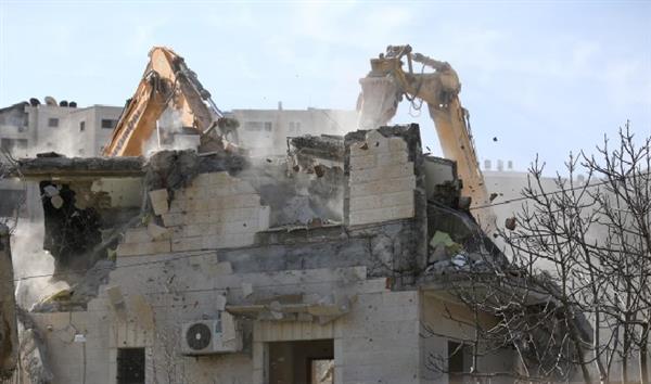 محافظة القدس: عشرات المنازل في بلدة قلنديا مهددة بالهدم