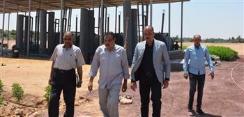 نائب محافظ الوادي الجديد يتفقّد أعمال تطوير مصنع المخلفات الزراعية بالخارجة