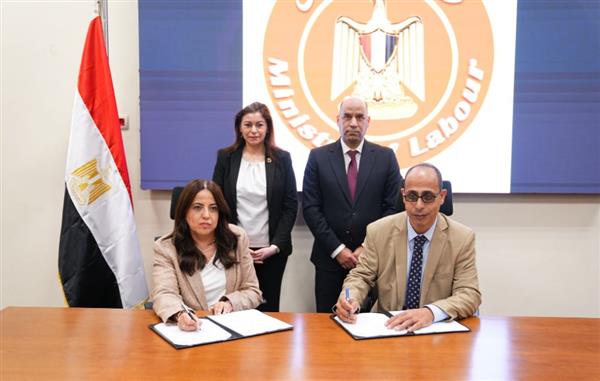 وزير العمل يسلم عقودًا جديدة لذوي الهمم ويشهد توقيع بروتوكول تعاون مع "فودافون"