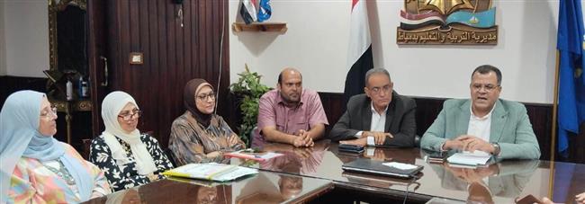 وكيل تعليم دمياط يبحث محاور الاستعدادات الشاملة للعام الدراسي المقبل وتحديد أولويات العمل