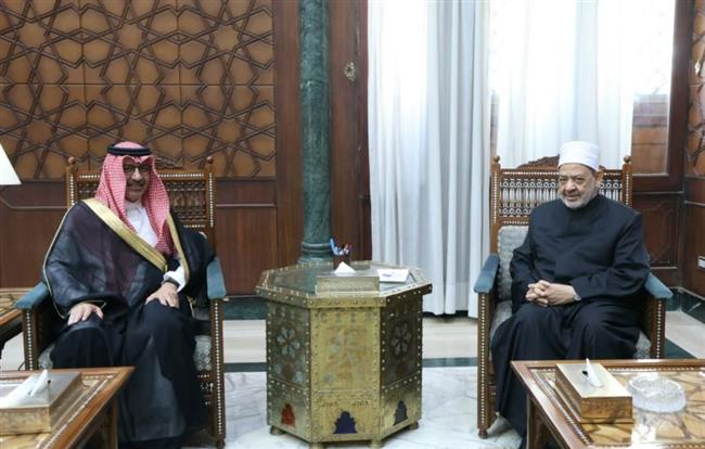 شيخ الأزهر يستقبل السفير السعودي لبحث تعزيز التعاون المشترك