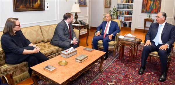 وزير الخارجية يستقبل وزير الدولة البريطاني للشرق الأوسط