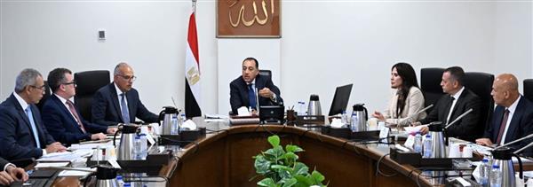 مدبولي يتابع الموقف التنفيذي لمشروعات قطاع مياه الشرب والصرف الصحي بأسوان