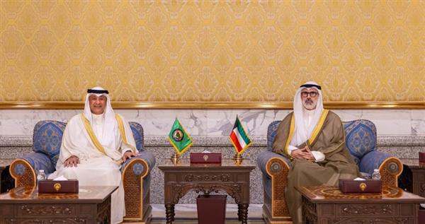 وزير خارجية الكويت يبحث مع أمين عام مجلس التعاون الخليجي آخر المستجدات الإقليمية والدولية