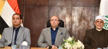 محافظ الفيوم يكرّم أوائل الثانوية والدبلومات الفنية تقديرًا لتفوقهم