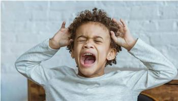 غضب طفلك مش عناد.. 7 أساليب تساعدك على تهدئة نوبات الانفعال