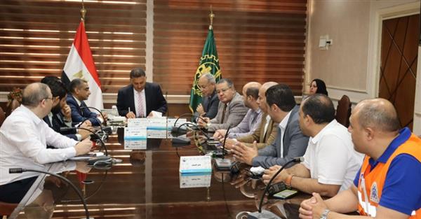 محافظ القليوبية يوجه بتفعيل جدول أسبوعي لتنظيم استقبال حالات الإسعاف والمصابين بالمستشفيات
