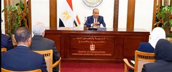 وزير الخارجية يبحث تعزيز التعاون الدولي وجذب الاستثمارات