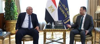 وزير الاتصالات يبحث الموقف التنفيذي لمشروعات تكنولوجيا المعلومات بمطروح