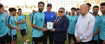 محافظ الدقهلية يتفقد استاد المنصورة ويدعم الفريق للصعود إلى الدوري الممتاز