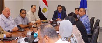 محافظ دمياط يعقد اجتماعًا مع رؤساء الوحدات المحلية والمدن الجدد