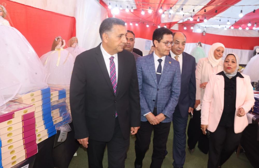 ​محافظ القليوبية ورئيس جامعة بنها يفتتحان معرض حلوى المولد الشريف ببنها