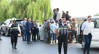   محافظ الدقهلية يوقف سيارة نقل عمال بطريقة خطرة على طريق رافد جمصة