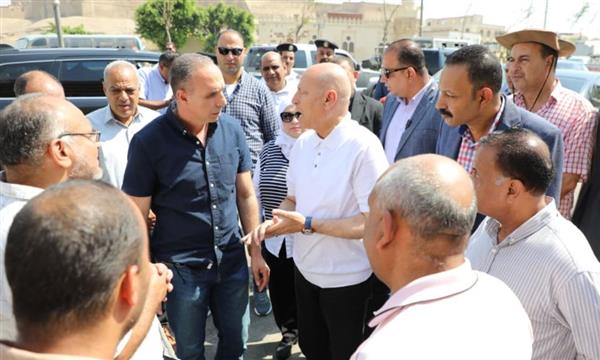محافظ القاهرة يتفقد منطقة السيدة عائشة