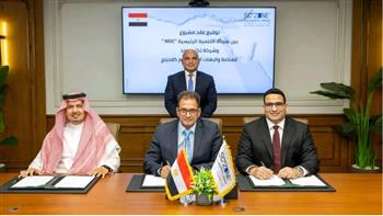    اقتصادية قناة السويس توقع عقد مشروع «تكنوبوند» المصري السعودي لإنتاج ألواح الكلادينج