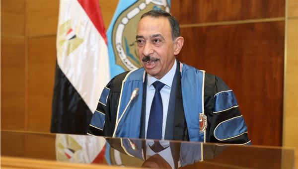 محافظ سوهاج يشهد حفل خريجي كلية الصيدلة بجامعة سوهاج الجديدة