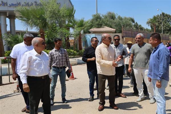 محافظ السويس يتفقد المنطقة المحيطة بفندق سمر بلاس ويوجه بتحسين الخدمات والمظهر العام