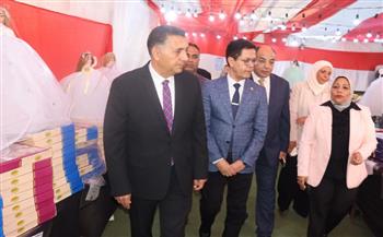   ​محافظ القليوبية ورئيس جامعة بنها يفتتحان معرض حلوى المولد الشريف ببنها