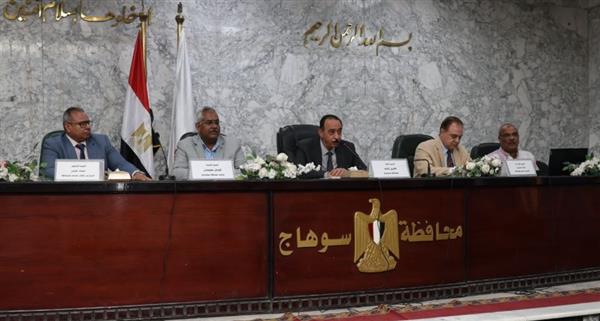 محافظ سوهاج يفتتح البرنامج التدريبي لتنمية مهارات قيادات العمل
