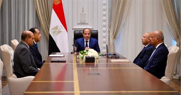 الرئيس السيسي يتابع تنفيذ مشروعات النقل الكبرى ويؤكد دعم مصر كمركز إقليمي للتجارة