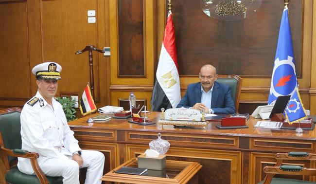 محافظ السويس يستقبل مدير إدارة المرور الجديد