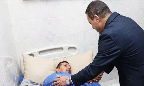 محافظ المنوفية يتفقد مصابي حادث كفر داود والبريجات.. حالتا وفاة و20 مصابًا