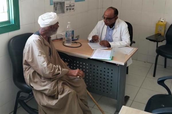 البحر الأحمر تواصل دعم الأهالي.. قافلة طبية مجانية بالقصير
