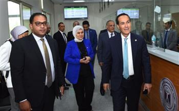 الرئيس التنفيذي لهيئة الاستثمار يتفقد مركز خدمات المستثمرين بفرع السادس من أكتوبر
