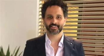 وفاة والد الفنان أحمد عزيز.. "أبويا في ذمة الله"