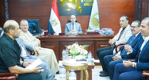 محافظ الغربية يلتقي أعضاء مجلسي النواب والشيوخ لبحث مشكلات الدوائر