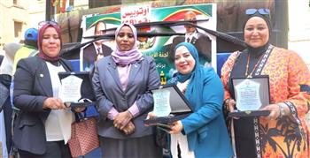   الرائد سارة سيف الدين تكرّم الوفد الإعلامي المصري لدعم العودة الطوعية للسودانيين