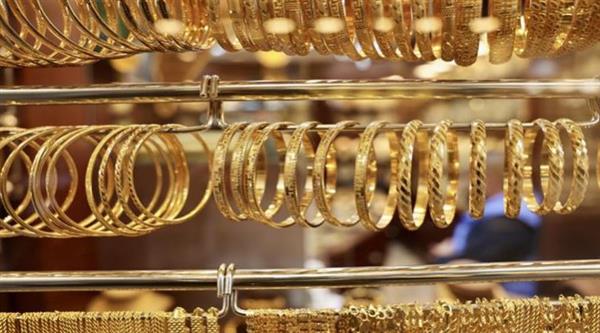 الذهب يقترب من مكاسب للأسبوع الثالث.. والدولار كلمة السر