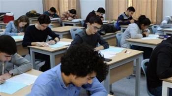 السويس.. طلاب الثانوية العامة يبدأون أولى امتحانات الدور الثاني