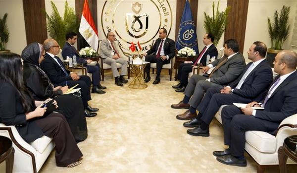 رئيس هيئة الرعاية الصحية يلتقي السفير التركي بالقاهرة
