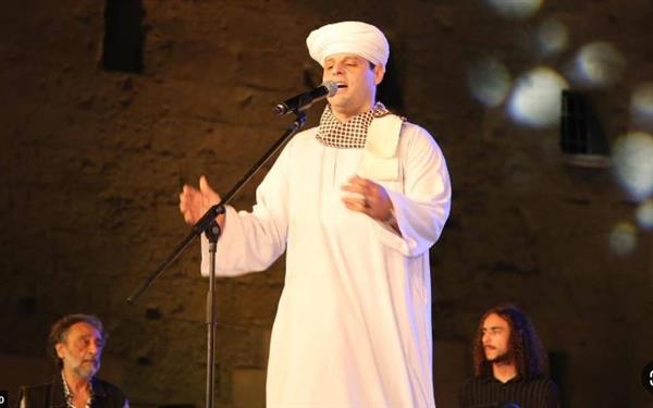 محمود التهامي يبهر جمهور مهرجان القلعة بأجمل الابتهالات