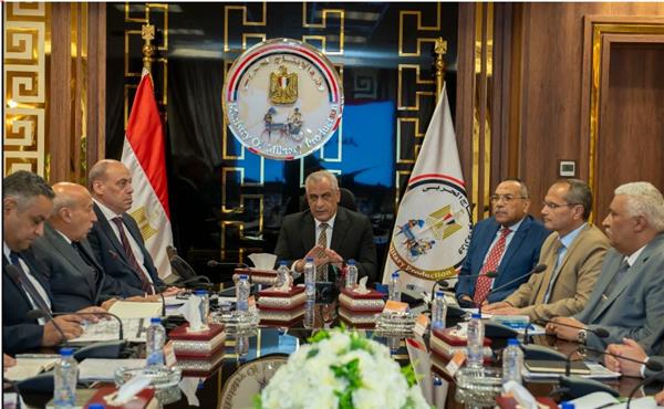 "جمبلاط" يتابع الموقف التنفيذي للتعاقدات وخطط تطوير شركات الإنتاج الحربي المصنعة للذخائر