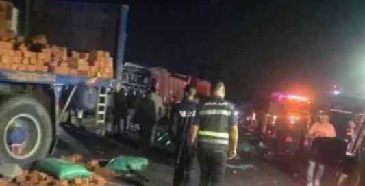 مصرع شخصين وإصابة 10 في حادث مروع بالطريق الأوسطي بالبدرشين