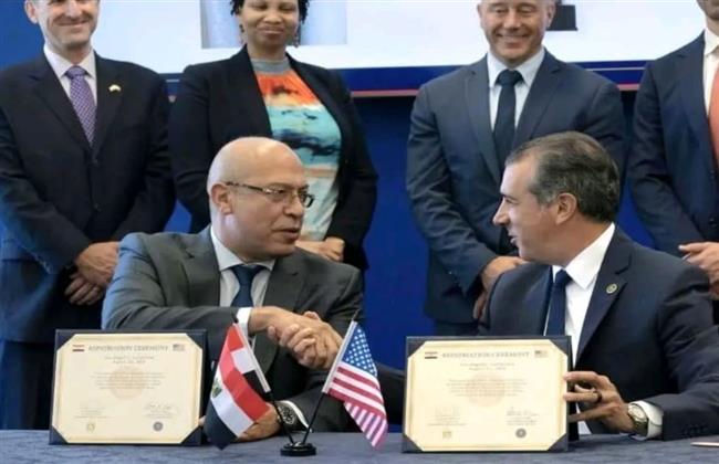 قنصل مصر العام في لوس أنجلوس يتسلم 48 قطعة أثرية مصرية مستردة من الولايات المتحدة