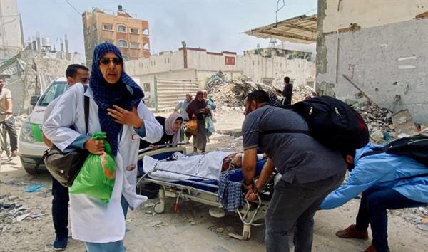 استشهاد فلسطيني وإصابة آخرين جراء استهداف خيمة نازحين بدير البلح