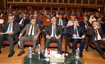 وزير الإنتاج الحربي يلتقي بالعاملين المتميزين لبحث الأفكار والمقترحات البحثية