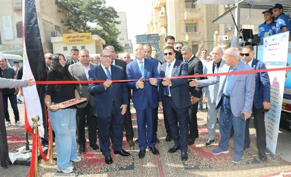 محافظ القاهرة يفتتح سوق اليوم الواحد بحي وسط