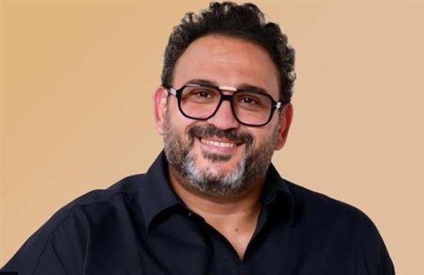 بعد انتهاء التصوير.. أكرم حسني يشعل الأجواء احتفالًا بفيلم "الورشة"